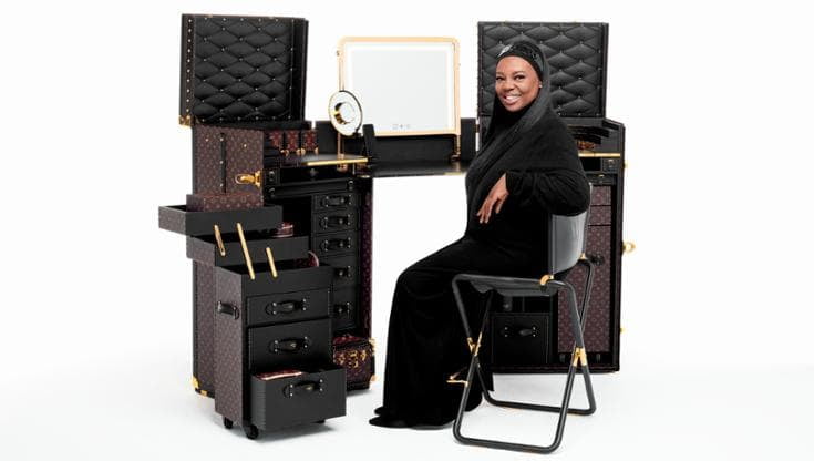 Il trucco è una forma potente di espressione, che incarna libertà e identità.