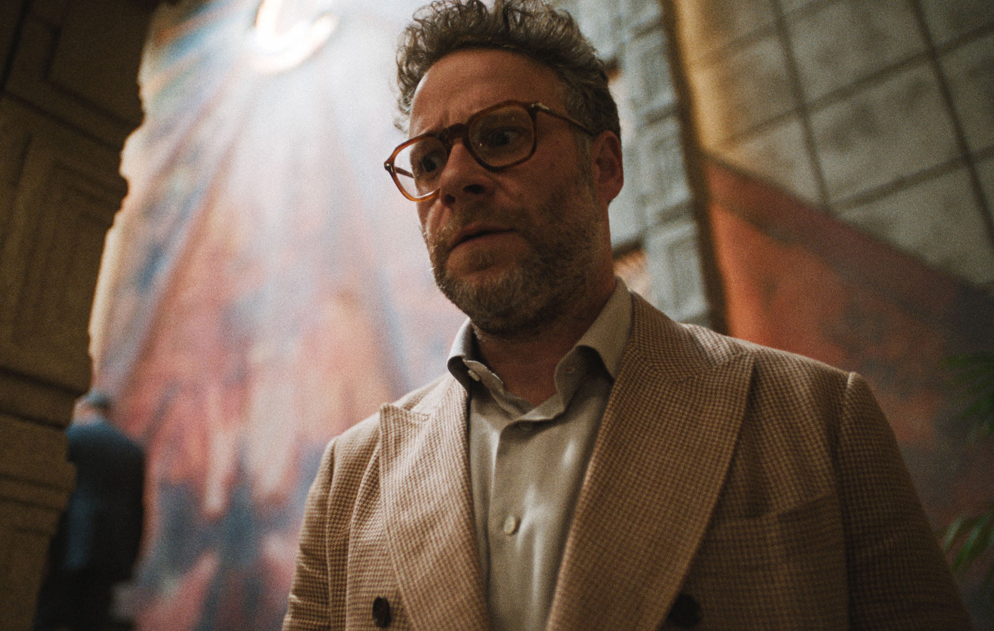 Seth Rogen ha creato una nuova satira ispirata a “The Office”, che prende di mira i dirigenti di Hollywood.