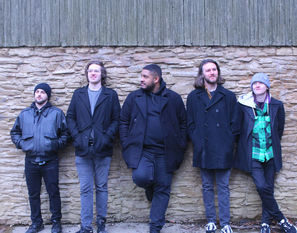 Bury The Pines Scatena Emozioni Intense e Caos Controllato con ‘Pardon My French’